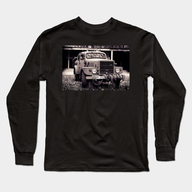 classic car, military car Long Sleeve T-Shirt by hottehue